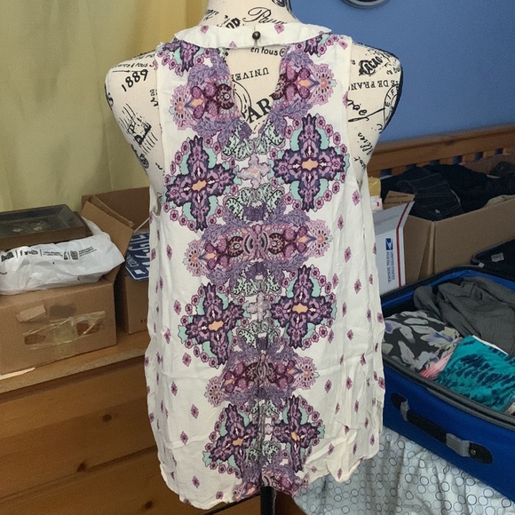 Taylor & Sage Boho Tank - Picture 4 of 8